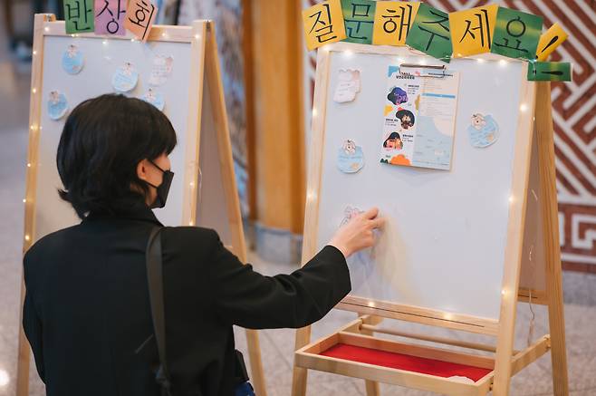 ‘2023 남산소리극축제’를 통해 20년간 소리극 창작을 이어온 소리극 단체 ‘창작하는 타루’, ‘판소리 공장 바닥소리’와 이들의 뒤를 잇는 신진 단체 ‘판소리 트래블러 KA2729’가 뭉쳤다. [서울남산국악당 제공]