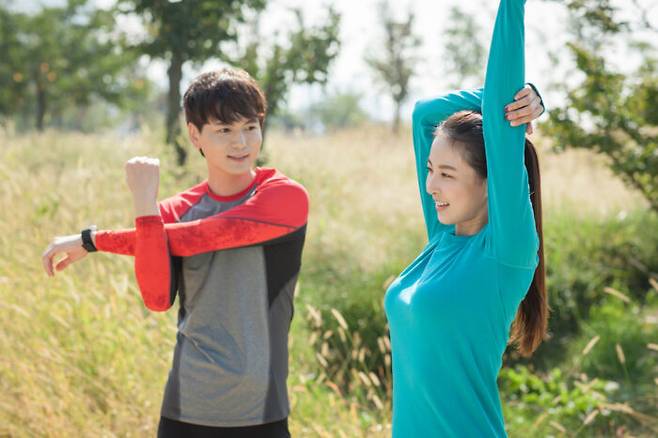 공원에서 운동을 하면 지루하지 않게 건강 효과를 얻을 수 있다. [사진=클립아트코리아]