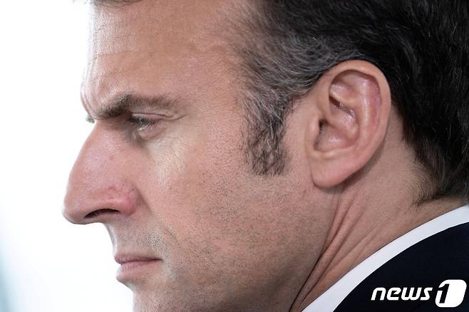 에마뉘엘 마크롱 프랑스 대통령이 19일 일본 히로시마에서 열린 주요 7개국(G7) 정상회의에 참석해 생각에 잠겨 있다. ⓒ 로이터=뉴스1 ⓒ News1 이유진 기자