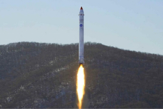 북한의 위성 발사시험. 연합뉴스