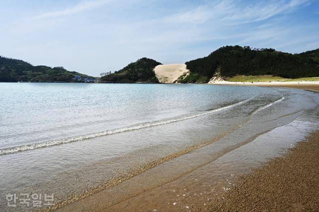 평화롭고 한적한 우이도 돈목해변.