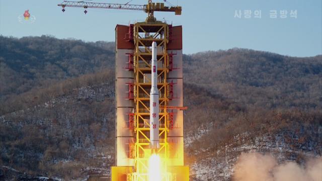 북한이 2016년 2월 '광명성 4호'를 발사하는 장면. 북한 조선중앙TV는 2021년 10월 한국형 발사체 누리호(KSLV-II)의 1차 발사 당시 광명성 4호를 발사하던 장면으로 시작하는 다큐멘터리를 내보냈다. 조선중앙TV 연합뉴스