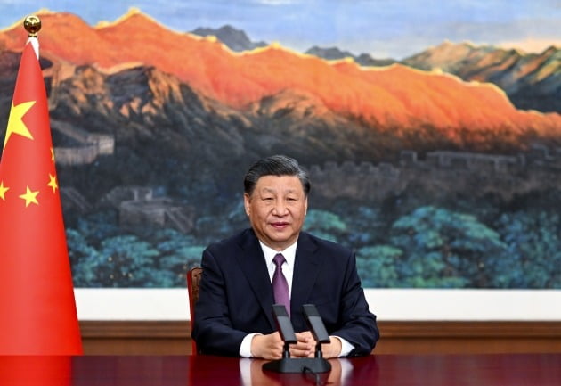 시진핑 중국 국가주석이 지난 24일 유라시아경제연합 초청으로 화상 연결로 제2차 유라시아경제포럼 본회의 개회식에 참석해 연설하고 있다. 신화통신