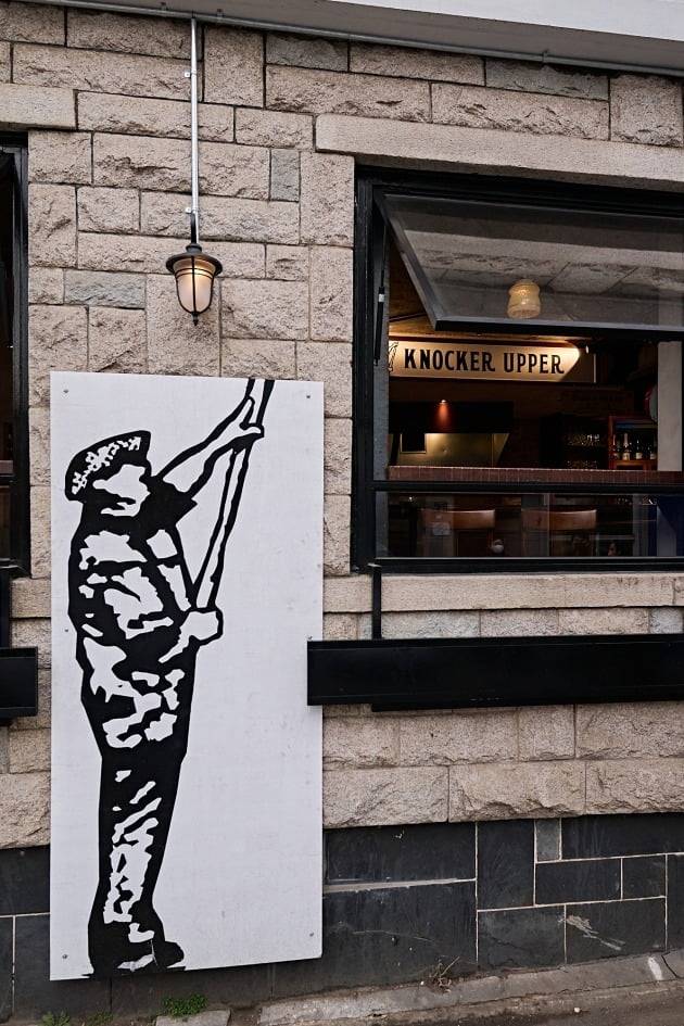 입간판에 그려진 노커어퍼. (사진=내궁)