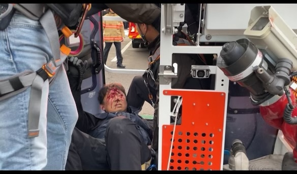 김준영 한국노총 금속노련 사무처장이 5월31일 경찰 곤봉에 머리를 맞아 피를 흘리는 있다. ⓒ 한국노총 금속노련 제공