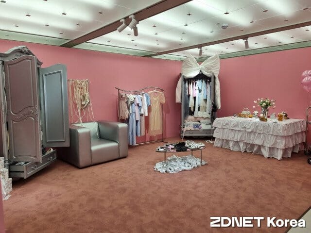 성수동 이구클로젯 로맨틱 컨셉으로 꾸며진 1층