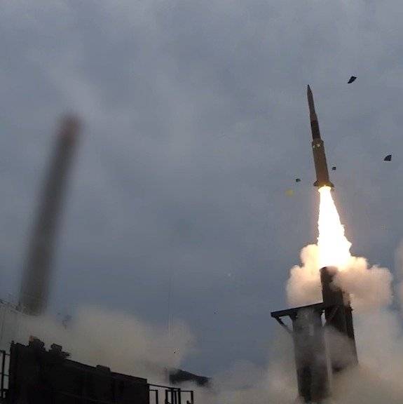 장거리지대공미사일(L-SAM) 요격미사일이 발사되는 모습. 사진=ADD 제공