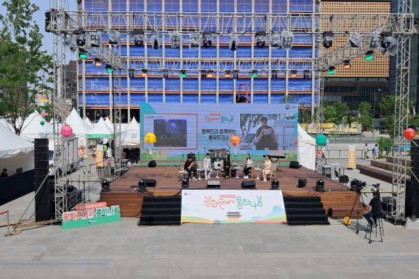 ‘광화문에서 통하나봄’ 행사에서 ‘탈북민과 함께하는 통일토크쇼’가 진행됐다.