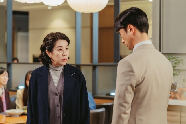 I wonder if Cha Jung Sook will find true happiness.JTBC Saturday Drama  ⁇  Dr. Cha Jeong-suk!  ⁇  leaves only two times to the end.The dynamic life suture of Uhm Jung-hwa in the play provoked the audiences enthusiastic response by snatching laughter and empathy every time. Someones wife, daughter-in-law, and mother, Cha Jung-sook.His story, which had to go through the crossroads of life and death, was like a comfort and cheer to all the worlds quiet people.The ratings were explosive. The 14th episode also continued its strong craze, maintaining the top spot in the same time slot with 18.2% nationwide and 17.9% in the metropolitan area (based on Nielsen Korea, paid households).After noticing her husbands The Secret Life of Pets, Cha Jung-sook, who could not easily decide on a divorce, finally chose to stand alone from the hell of the heart.Cha Jung-sook, who had been put on hold for a while to prepare for a divorce for Moms treatment, was also reactivated.Turning point, which left only two times to the end, raised the curiosity about the ending to the peak.In the meantime, the actors chemistry caught the eye by unveiling the Hot Summer Days moment, which was brilliant. The performances of the actors who renewed the legend every time and gave laughter and sympathy to the viewers were the driving force of the syndrome craze.Uhm Jung-hwa, Kim Byeong-choon, Myung Se-bin, Min Woo Hyuk, as well as Park Jun-geum, Kim Mi-kyung, Park Chul-min and Kim Byeong-choon,Song Ji-ho, Lee Seo-yeon, Jo Aram, Soarin and other new talents have added to the fun of the drama.Uhm Jung-hwa has drawn a wide range of emotional changes that Cha Jung-sook has experienced, and has led to the popularity of Drama.The best initiator that made Cha Jeong-sook more empathized was  ⁇ seo in-ho ⁇  completed by Kim Byeong-choon.The secret life of Pets between Cha Jung-sook and Choi Seung-hee (Myung Se-bin) is a seo in-ho.The true value of Kim Byeong-choon, who naturally digested the reversal of his relationship with Cha Jeong-suk, was brilliant.Myung Se-bin, who has been persuasive to Choi Seung-hees character, has been well received as an acting transformation that has never been seen before. ⁇  Roy Kim  ⁇  Hot Summer Days Min Woo Hyuk was responsible for the excitement and succeeded in capturing the room, and Kim Byeong-choon and the reverse comic Tikitaka added a smile.I can not help but notice the activity of Acting adherents who doubled the right tension and laughter here.Kim Mi-kyung of  ⁇   ⁇   ⁇   ⁇   ⁇   ⁇   ⁇ ......................................................Park Chul-min and Kim Byeong-choon, who boasted a tikitaka that was disassembled by Yoon Tae-sik, a laughing strong man in Kusan University Hospital, who does not have a good day, was greatly loved.In addition, the presence of new artists such as Song Ji-ho, Lee Seo-yeon, Jo-aram, and Soarin energized.The production crew said that it would be nice to look forward to Cha Jeong-sooks move to burn the hot will for the reboot of life until the end of the happy ending, I told them to watch what Choices they are going to. ⁇  Dr. Cha Jeong-suk! The 15th episode will be broadcasted at 10:30 pm on the 3rd.