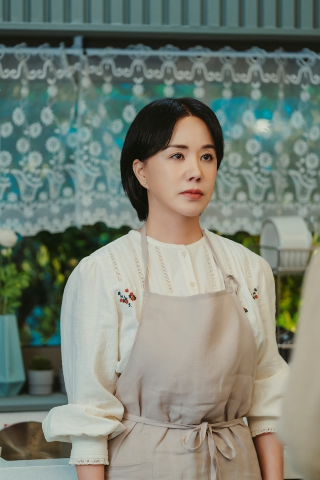 I wonder if Cha Jung Sook will find true happiness.JTBC Saturday Drama  ⁇  Dr. Cha Jeong-suk!  ⁇  leaves only two times to the end.The dynamic life suture of Uhm Jung-hwa in the play provoked the audiences enthusiastic response by snatching laughter and empathy every time. Someones wife, daughter-in-law, and mother, Cha Jung-sook.His story, which had to go through the crossroads of life and death, was like a comfort and cheer to all the worlds quiet people.The ratings were explosive. The 14th episode also continued its strong craze, maintaining the top spot in the same time slot with 18.2% nationwide and 17.9% in the metropolitan area (based on Nielsen Korea, paid households).After noticing her husbands The Secret Life of Pets, Cha Jung-sook, who could not easily decide on a divorce, finally chose to stand alone from the hell of the heart.Cha Jung-sook, who had been put on hold for a while to prepare for a divorce for Moms treatment, was also reactivated.Turning point, which left only two times to the end, raised the curiosity about the ending to the peak.In the meantime, the actors chemistry caught the eye by unveiling the Hot Summer Days moment, which was brilliant. The performances of the actors who renewed the legend every time and gave laughter and sympathy to the viewers were the driving force of the syndrome craze.Uhm Jung-hwa, Kim Byeong-choon, Myung Se-bin, Min Woo Hyuk, as well as Park Jun-geum, Kim Mi-kyung, Park Chul-min and Kim Byeong-choon,Song Ji-ho, Lee Seo-yeon, Jo Aram, Soarin and other new talents have added to the fun of the drama.Uhm Jung-hwa has drawn a wide range of emotional changes that Cha Jung-sook has experienced, and has led to the popularity of Drama.The best initiator that made Cha Jeong-sook more empathized was  ⁇ seo in-ho ⁇  completed by Kim Byeong-choon.The secret life of Pets between Cha Jung-sook and Choi Seung-hee (Myung Se-bin) is a seo in-ho.The true value of Kim Byeong-choon, who naturally digested the reversal of his relationship with Cha Jeong-suk, was brilliant.Myung Se-bin, who has been persuasive to Choi Seung-hees character, has been well received as an acting transformation that has never been seen before. ⁇  Roy Kim  ⁇  Hot Summer Days Min Woo Hyuk was responsible for the excitement and succeeded in capturing the room, and Kim Byeong-choon and the reverse comic Tikitaka added a smile.I can not help but notice the activity of Acting adherents who doubled the right tension and laughter here.Kim Mi-kyung of  ⁇   ⁇   ⁇   ⁇   ⁇   ⁇   ⁇ ......................................................Park Chul-min and Kim Byeong-choon, who boasted a tikitaka that was disassembled by Yoon Tae-sik, a laughing strong man in Kusan University Hospital, who does not have a good day, was greatly loved.In addition, the presence of new artists such as Song Ji-ho, Lee Seo-yeon, Jo-aram, and Soarin energized.The production crew said that it would be nice to look forward to Cha Jeong-sooks move to burn the hot will for the reboot of life until the end of the happy ending, I told them to watch what Choices they are going to. ⁇  Dr. Cha Jeong-suk! The 15th episode will be broadcasted at 10:30 pm on the 3rd.