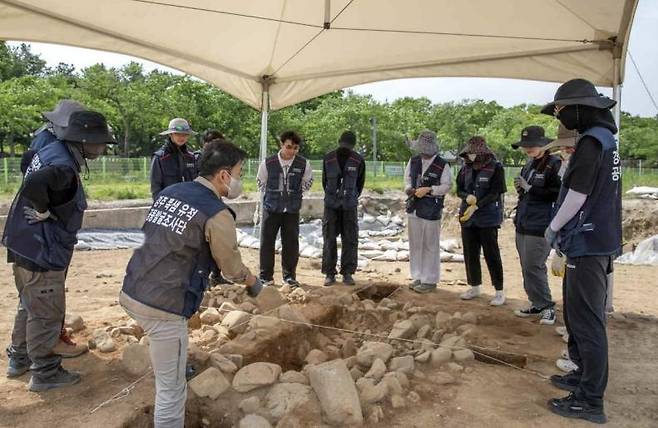 공동 발굴 조사 모습 [문화재청 제공. 재판매 및 DB 금지]