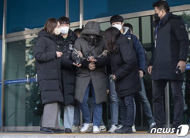 택시기사와 집주인을 잔인하게 살해하고 시신을 유기한 혐의로 무기징역을 선고받은 이기영. 2023.1.4/뉴스1 ⓒ News1 신웅수 기자