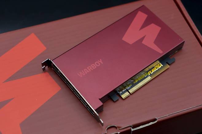 퓨리오사AI가 만든 1세대 NPU, 워보이(WARBOY). 출처=IT동아