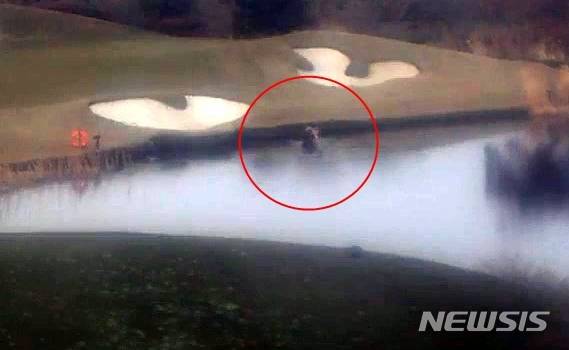 [제주=뉴시스] 오영재 기자 = 지난 2021년 12월부터 이달까지 제주도 내 골프장 20여곳을 돌며 골프공 15만여개를 훔친 60대가 경찰에 붙잡혀 구속됐다.(사진=서귀포경찰서 제공) 2023.05.04. photo@newsis.com