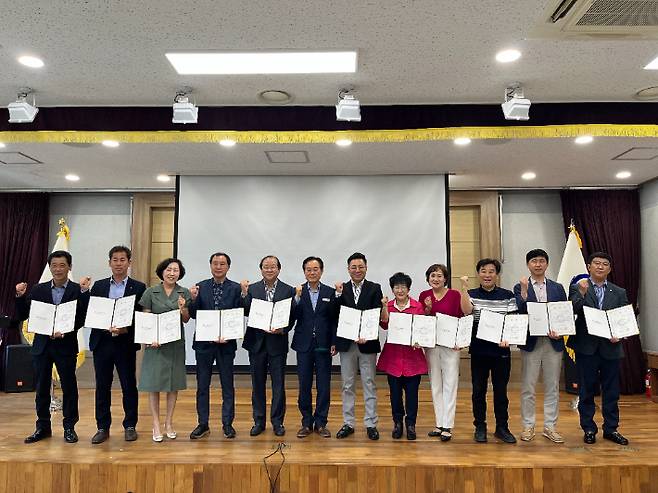 광양시 광양읍은 지난달 31일 읍사무소 대회의실에서 회의를 열고 제19회 광양숯불구이축제 추진위원회 구성을 마쳤다. 광양시 제공