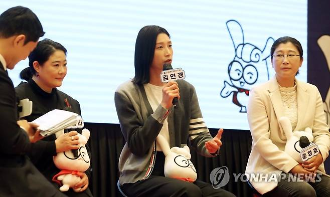 도핑방지 토크에서 발언하는 김연경 (무안=연합뉴스) 조남수 기자 = '배구 황제' 김연경이 14일 오후 전남 무안 남악스카이컨벤션에서 열린 2023 세계 도핑방지의 날 기념식에서 도핑방지에 관련해 발언하고 있다. 2023.4.14 iso64@yna.co.kr