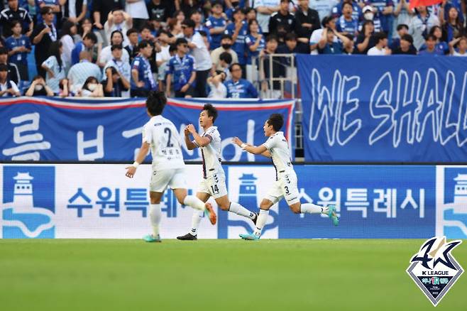 수원FC가 수원삼성과의 수원 더비에서 승리했다. 사진=한국프로축구연맹