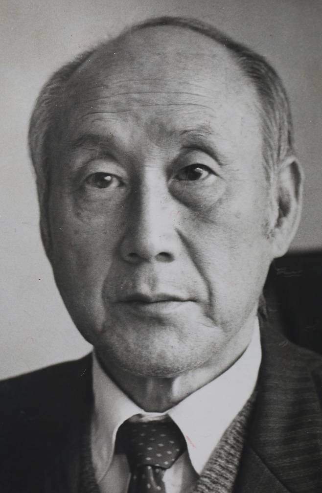 월간 '현대문학' 1965년 5월호에 이종혁을 모델로 단편 '대인 마덕창'을 발표한 소설가 선우휘.  이종혁 지우인 유봉영으로부터 들은 이야기를 토대로 썼다.