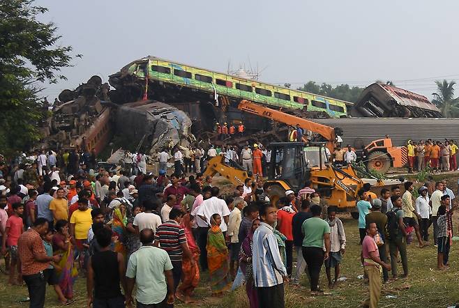 6월 3일 인도 동부 오디샤주 발라소르 지역에서 일어난 열차 사고현장. /로이터 연합뉴스