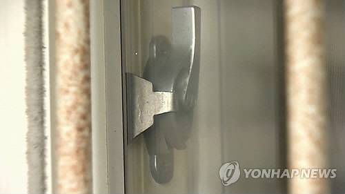 창문 ※사진은 기사 내용과 관계 없음. [연합뉴스TV 화면 캡처]