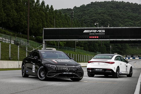 지난 1일, 에버랜드 스피드웨이에서 열린 AMG EQ 익스피리언스 데이에서 AMG EQS 53 4MATIC+와 AMG EQE 53 4MATIC+를 각각 시승했다. 사진 벤츠코리아