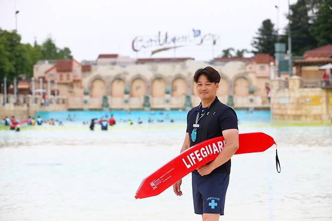 유제광 삼성물산 에버랜드 리조트사업부 라이프가드 파트장의 모습.[삼성물산 리조트 부문 제공]