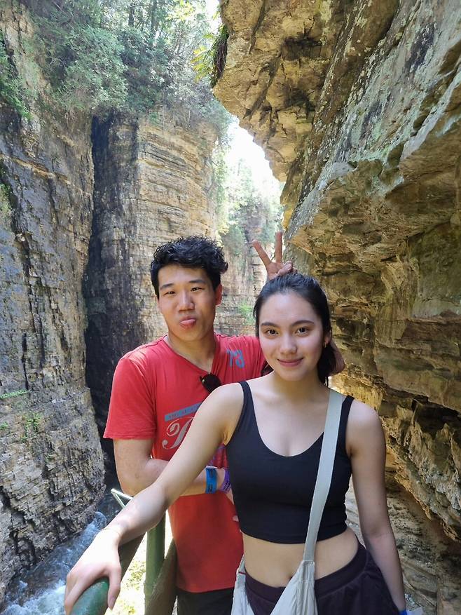 ▲ 임해나(오른쪽)와 예콴이 최근 동료들과 캠핑을 다녀왔다. ⓒ임해나-예콴