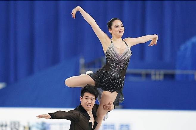 ▲ 2023 ISU 월드 팀 트로피 아이스댄스 프리댄스에서 경기를 펼치는 임해나-예콴 ⓒISU 홈페이지 캡처