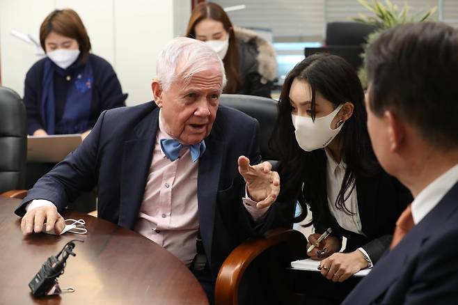 짐 로저스가 전 세계적인 시장 침체가 일어날 거라고 예고했다.[사진=뉴시스]