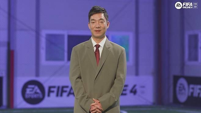 박정무 넥슨 그룹장이 지난달 25일 공개된 썸머 쇼케이스 영상에 출연해 ‘피파온라인4’의 개선사항과 신규 클래스 ‘아이콘 더 모멘트’에 대해 소개하고 있다. 제공 | 넥슨
