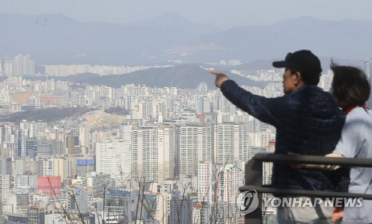 서울 남산에서 바라본 시내 아파트 모습. 사진 연합뉴스