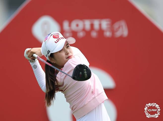 최혜진이 4일 인천 청라에 위치한 베어즈베스트청라CC에서 열린 한국여자프로골프(KLPGA) 투어 롯데오픈 마지막 라운드 6번 홀에서 티샷하고 있다. KLPGA 제공