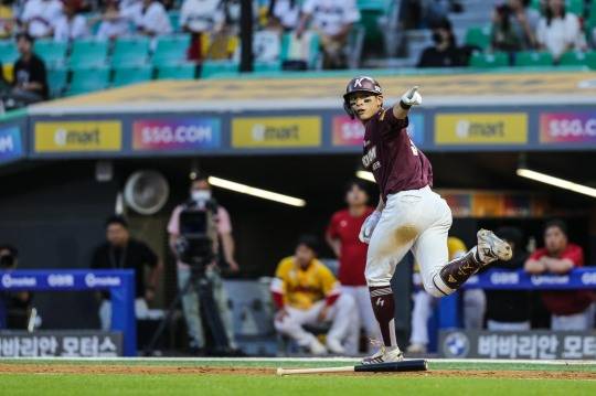 8회 동점홈런을 날린 이정후[사진 키움히어로즈]