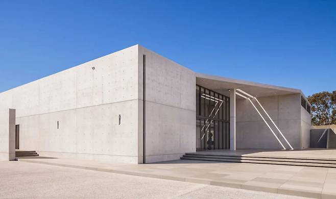 비욘셰-제이지 부부가 2억달러에 주고 매입한 저택 중 일부 모습이다. 콘크리트 요새처럼 보여 전쟁 영화 '월드워2' 벙커냐는 조롱을 받았다. [뉴욕 포스트]