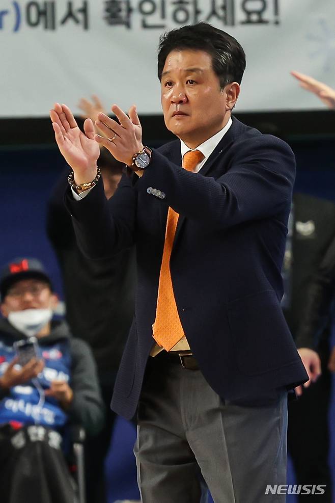 [서울=뉴시스]프로농구 유도훈 전 한국가스공사 감독 (사진 = KBL 제공)