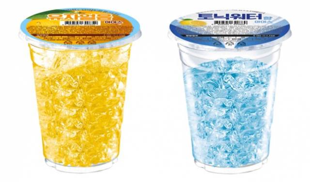GS25가 최근 선보인 유자얼음컵(왼쪽)과 토닉워터향얼음컵/사진 제공=GS25