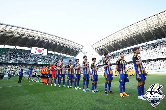 ▲ 울산 현대는 전북 현대 원정에서 0-2로 패했다. ⓒ한국프로축구연맹