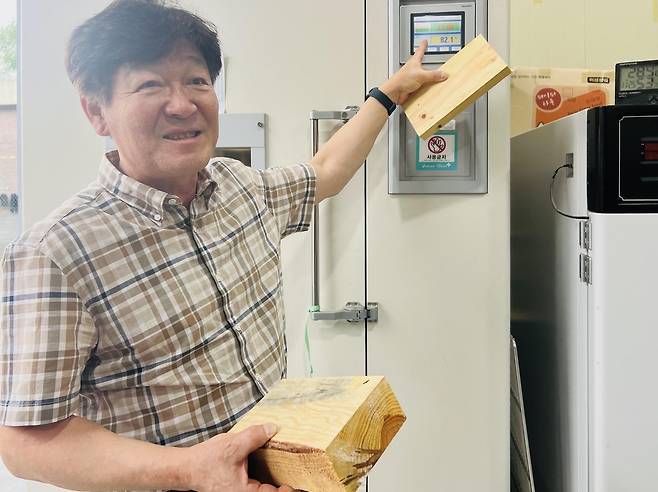 연구장비 설명하는 박희준 교수 (전주=연합뉴스) 김진방 기자