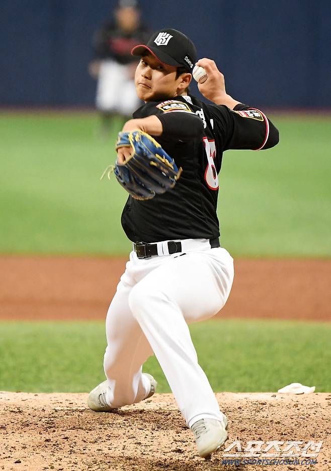 13일 서울 고척스카이돔에서 열린 KT 위즈와 키움 히어로즈의 시범경기. 박영현이 투구하고 있다. 고척=정재근 기자 cjg@sportschosun.com/2023.3.13/