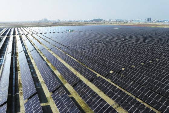 새만금 산업단지와 육상 태양광. 새만금개발청