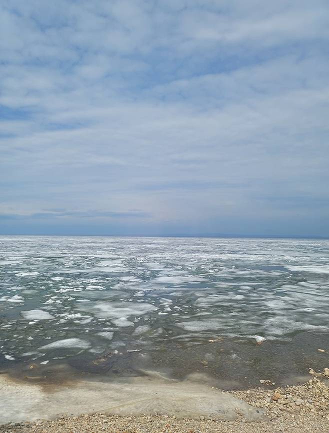 바이칼 호수는 아직 얼음이 녹지 않았다. *재판매 및 DB 금지