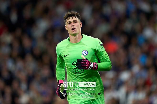 ▲ 첼시 주전 수문장 케파 아리사발라가(사진 첫 번째, 두 번째), 안드레 오나나 영입 가능성을 열어 두면서 에두아르 멘디(나머지 사진)가 떠날 가능성이 더 커졌다.