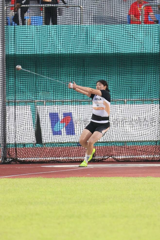 김태희, 아시아주니어육상선수권 여자 해머던지기 3위 (서울=연합뉴스) 김태희가 5일 예천스타디움에서 열린 아시아U20육상경기선수권대회에서 해머를 던지고 있다. [대한육상연맹 제공. 재판매 및 DB금지]