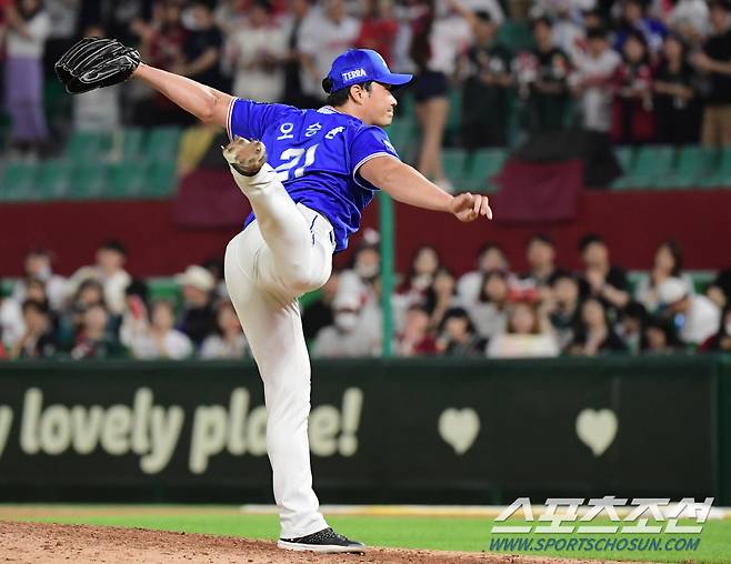 31일 인천 SSG랜더스필드에서 열린 삼성 라이온즈와 SSG 랜더스 경기. 9회 등판해 3대2 승리를 지킨 오승환이 역투하는 모습. 인천=정재근 기자 cjg@sportschosun.com/2023.5.31/