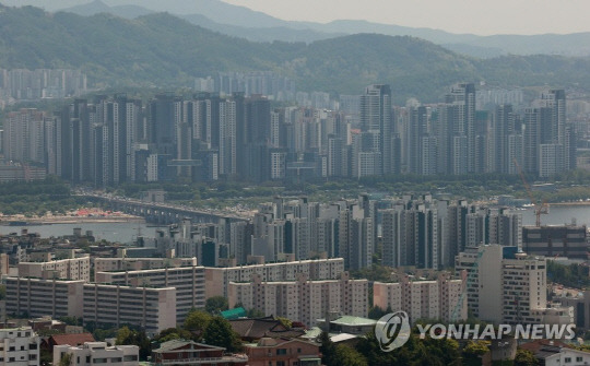 서울 남산에서 바라본 시내 아파트 단지. 연합뉴스