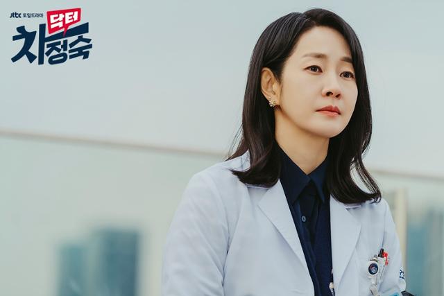 명세빈이 '닥터 차정숙'으로 새로운 도전에 나서며 시청자들의 호평을 받았다. JTBC 제공