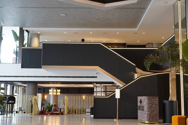 호텔 엑스 브리즈번 포티튜드 로비 /사진= 강예신 여행+ 기자