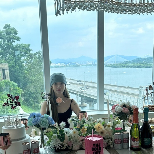 Jimin, a singer from Group AOA, showed off her hip personality.On the 6th, Jimin released several photos with the text I .In the photo, Jimin showed off his personality full of fashion and colorful tattoos, revealing his hips in the background of the panoramic scenery beyond the window.There are flowers, cakes and liquor on the table, which seems to be a place to celebrate acquaintance before marriage.Jimin had a playful look with acquaintance, sticking out her tongue and taking selfies, each with I heart you and star shapes, creating uniqueness.Meanwhile, Jimin, a solo singer, held a fan meeting in March and met with fans.