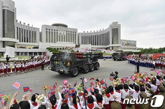 (평양 노동신문=뉴스1) = 북한 노동당 기관지 노동신문은 7일 "전국의 학생소년들이 조선소년단 창립 77돌을 맞으며 좋은일하기운동을 활발히 벌여 인민군대에 보내줄 '소년호' 방사포들을 마련했다"라고 보도했다.[국내에서만 사용가능. 재배포 금지. DB 금지. For Use Only in the Republic of Korea. Redistribution Prohibited] rodongphoto@news1.kr