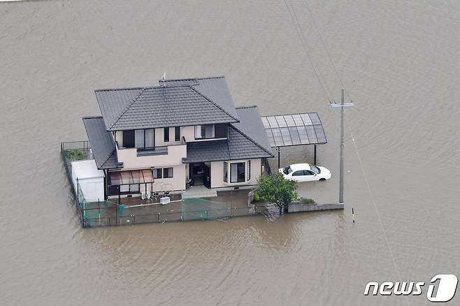 3일 일본 중부 아이치현 도요카와 소재 주택이 태풍 마와르에 침수됐다. 2023.06.03/ ⓒ 로이터=뉴스1 ⓒ News1 권진영 기자